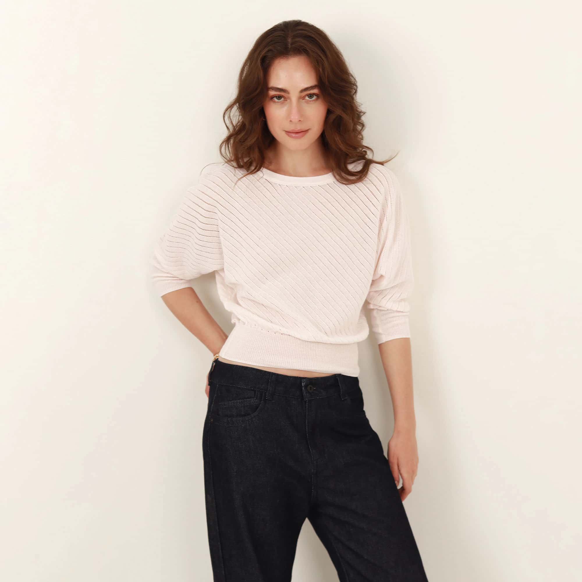 Sweater relajado cuello redondo manga amplia