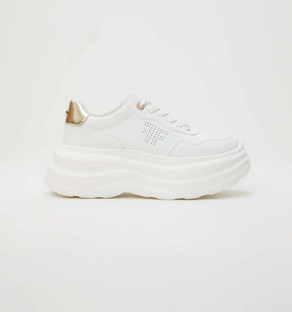 Tenis suela alta con talonera metalizada