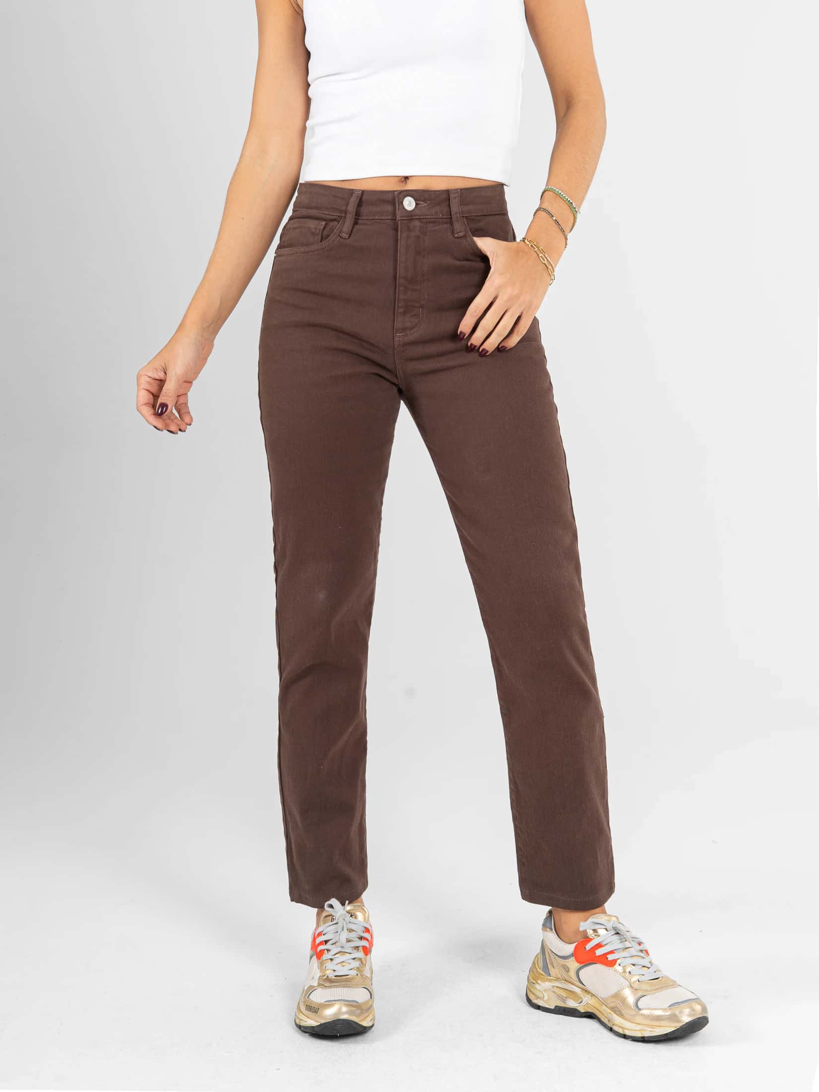 Ref: 0620691 Pantalón mom fit stretch, tiro alto, tono cafe.