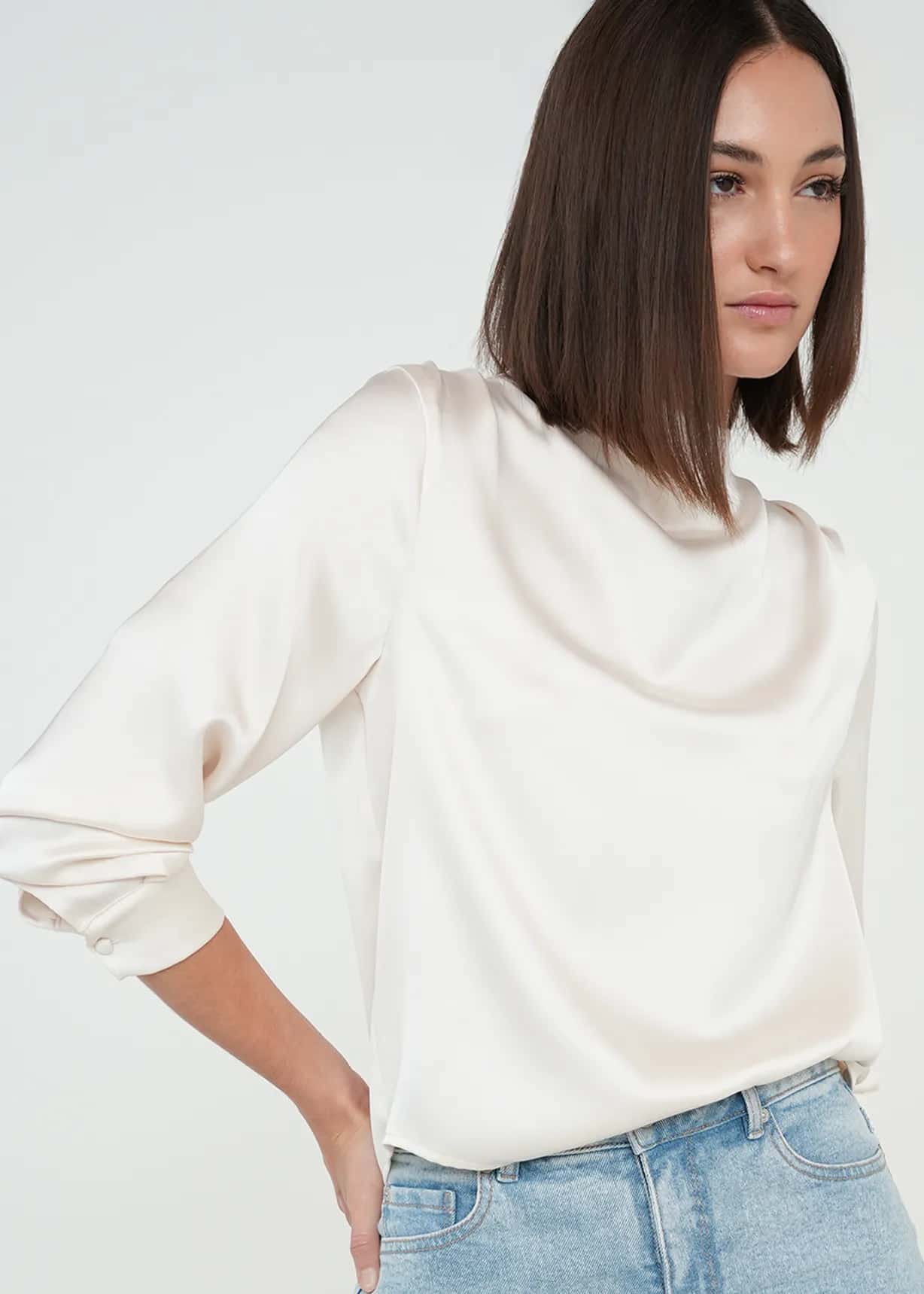 Camisa con cuello alto