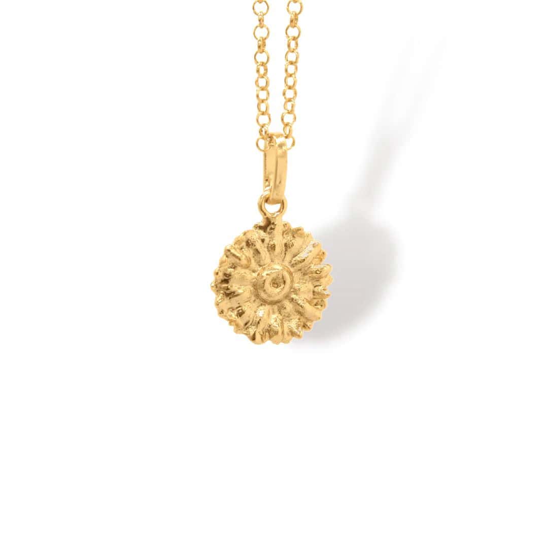 Cadena con flor de margarita pequeña
