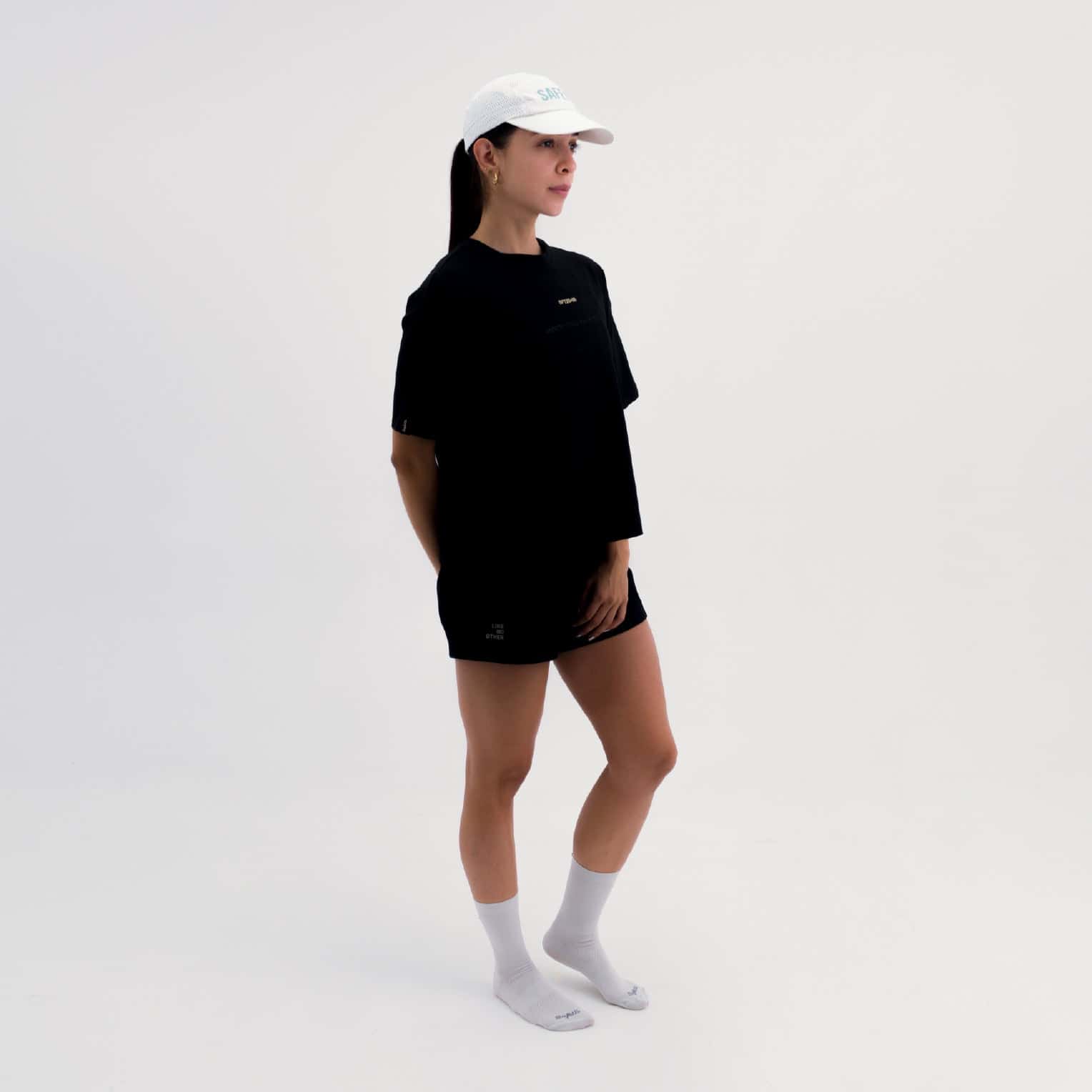 CAMISETA LIFESTYLE MANGA CORTA ROAM OVERSIZE BLACK PARA MUJER - miniatura 2