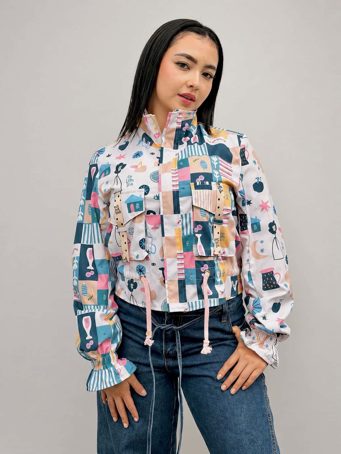 Chaqueta corta estampada crema