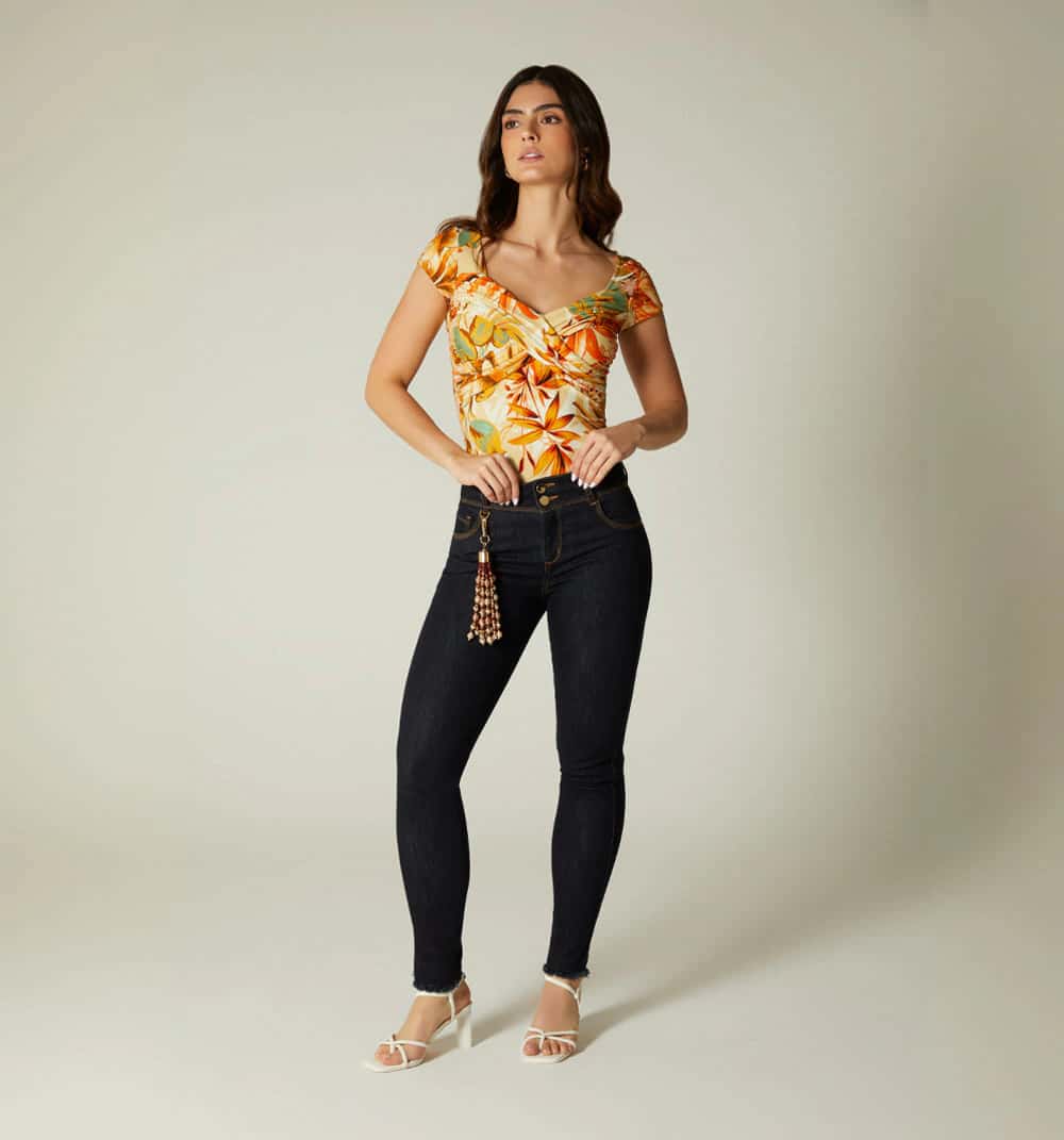 Blusa manga corta  con escote en espalda