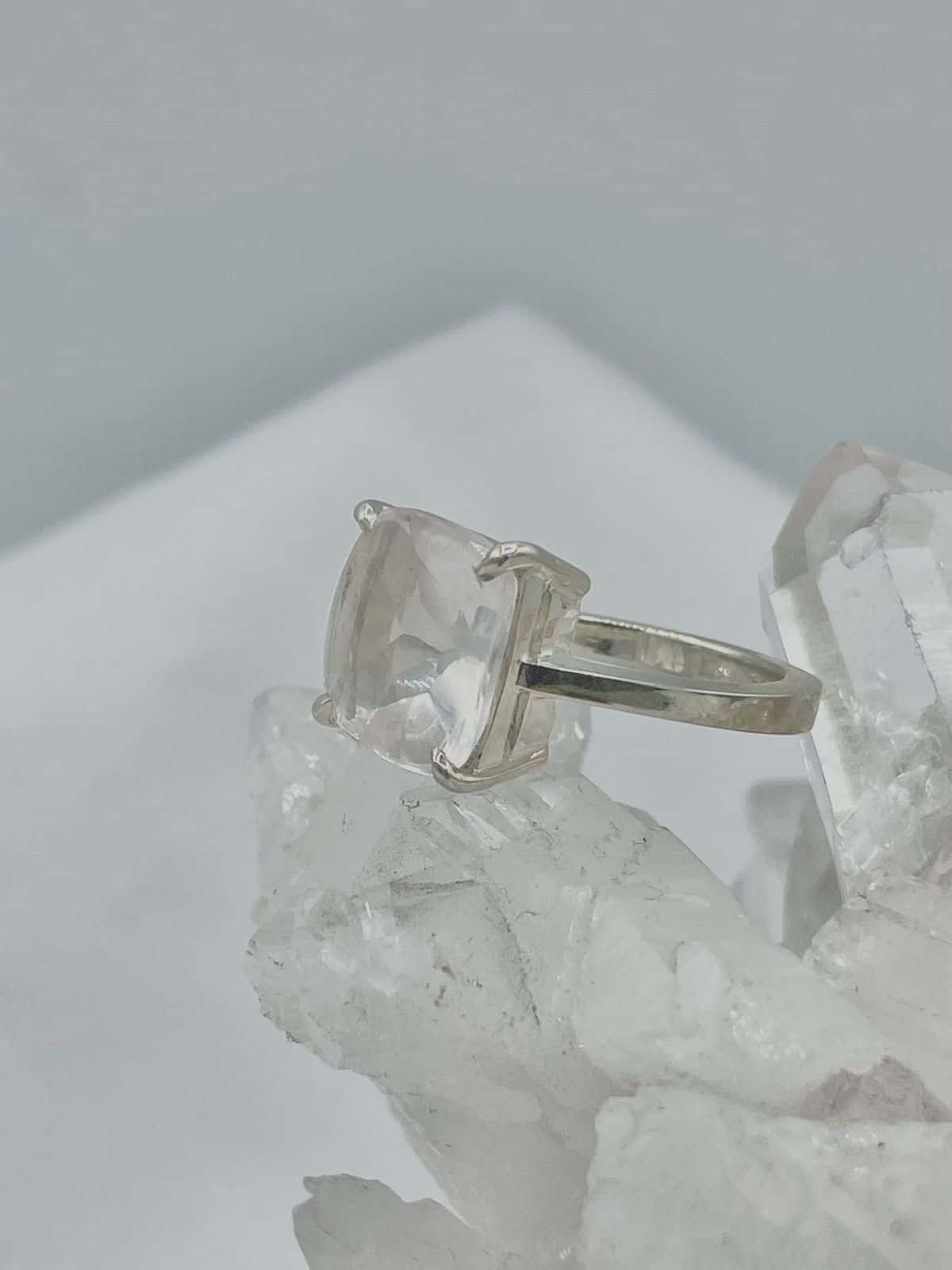 Anillo Cuarzo Rosa Cuadrado Cabuchón