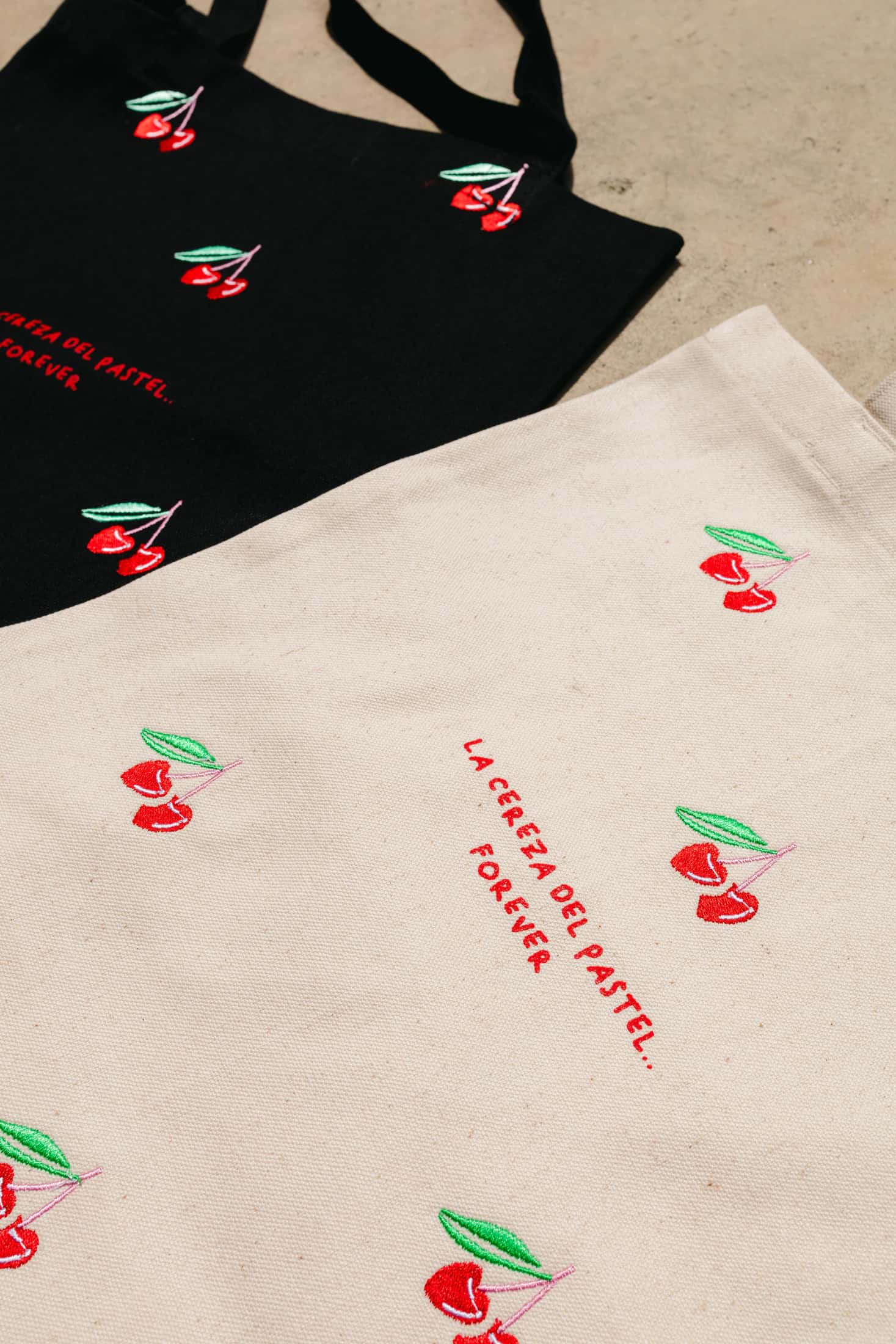 La Cereza Del Pastel Tote Bag