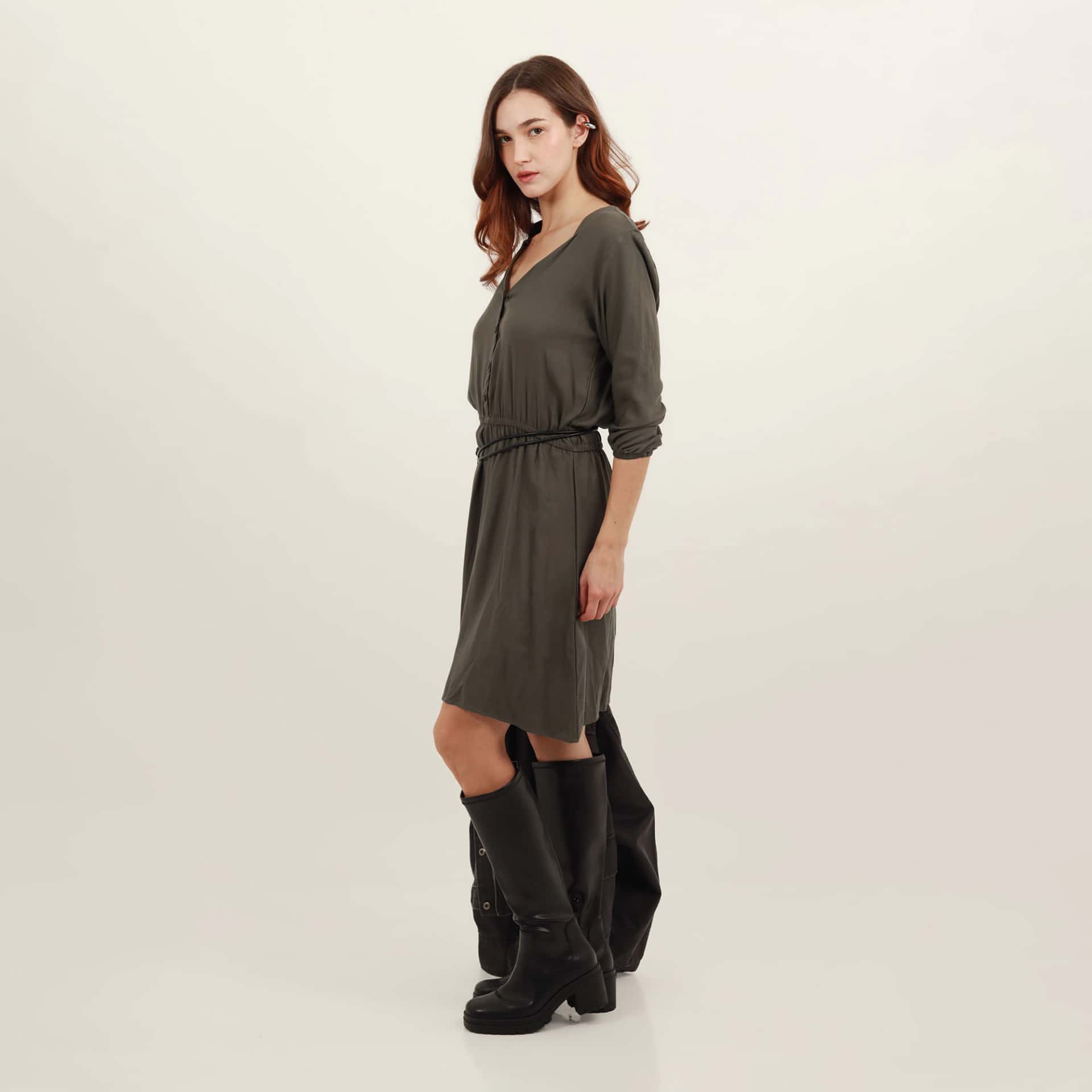 Vestido safary midi cuello nerú con ajuste en cintura - miniatura 12