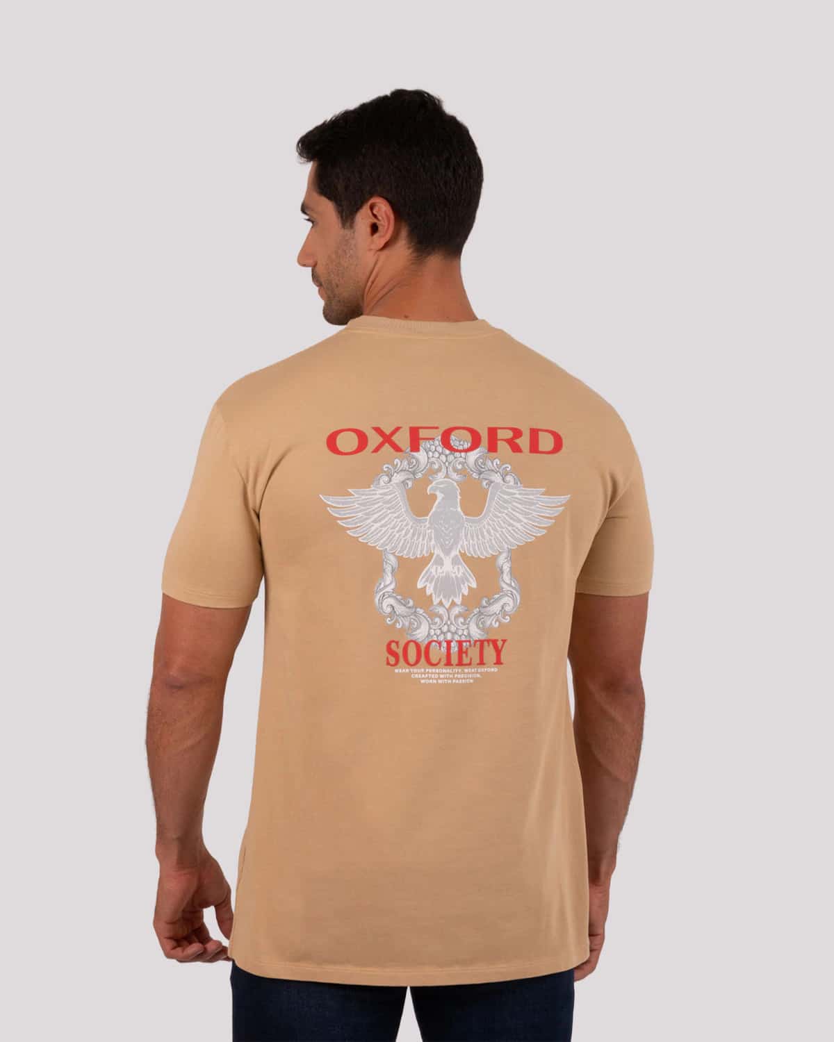Camiseta arena estampado espalda para hombre