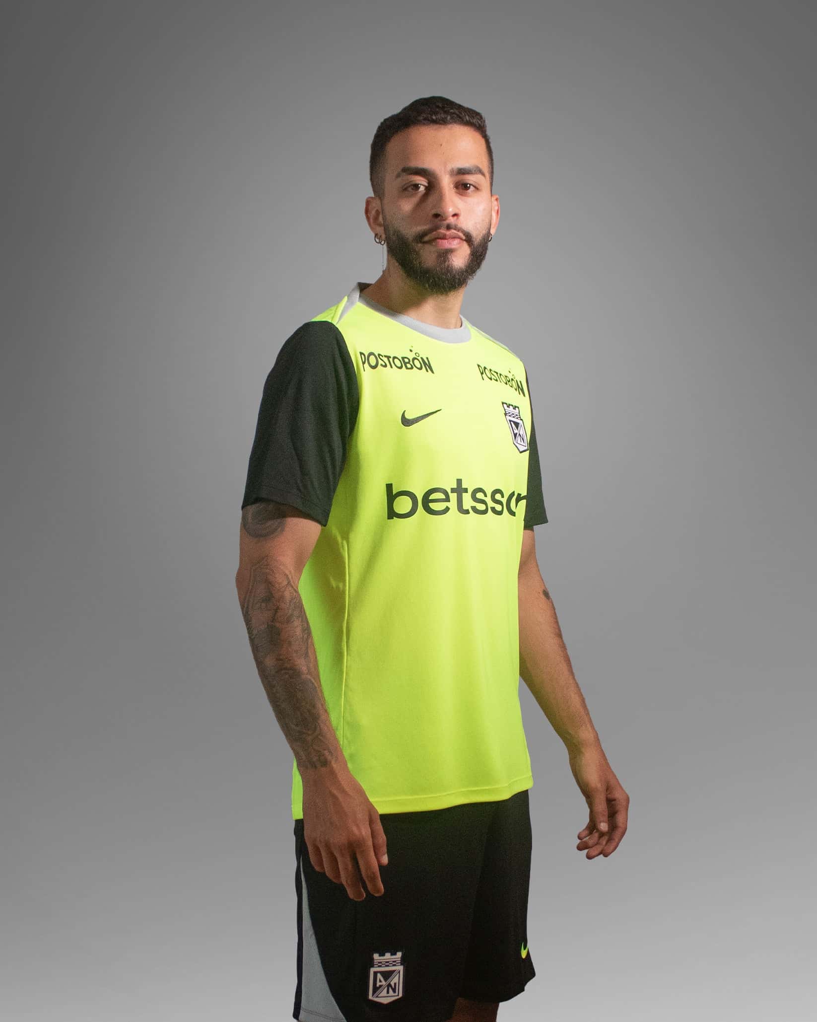 CAMISETA ENTRENO NEON NIKE 2026 HOMBRE