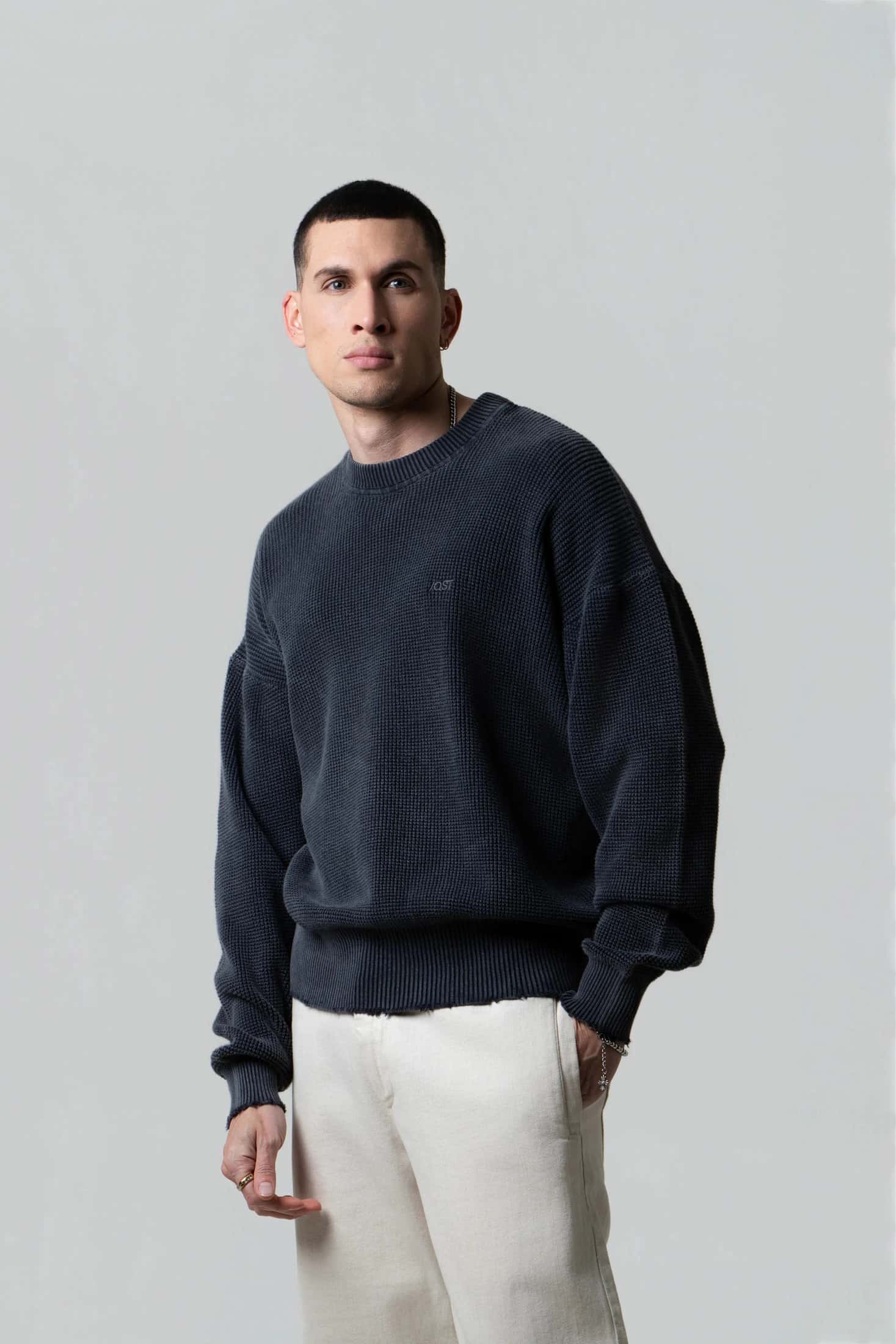 SWEATER CERRADO COLOR GRIS MEDIO
