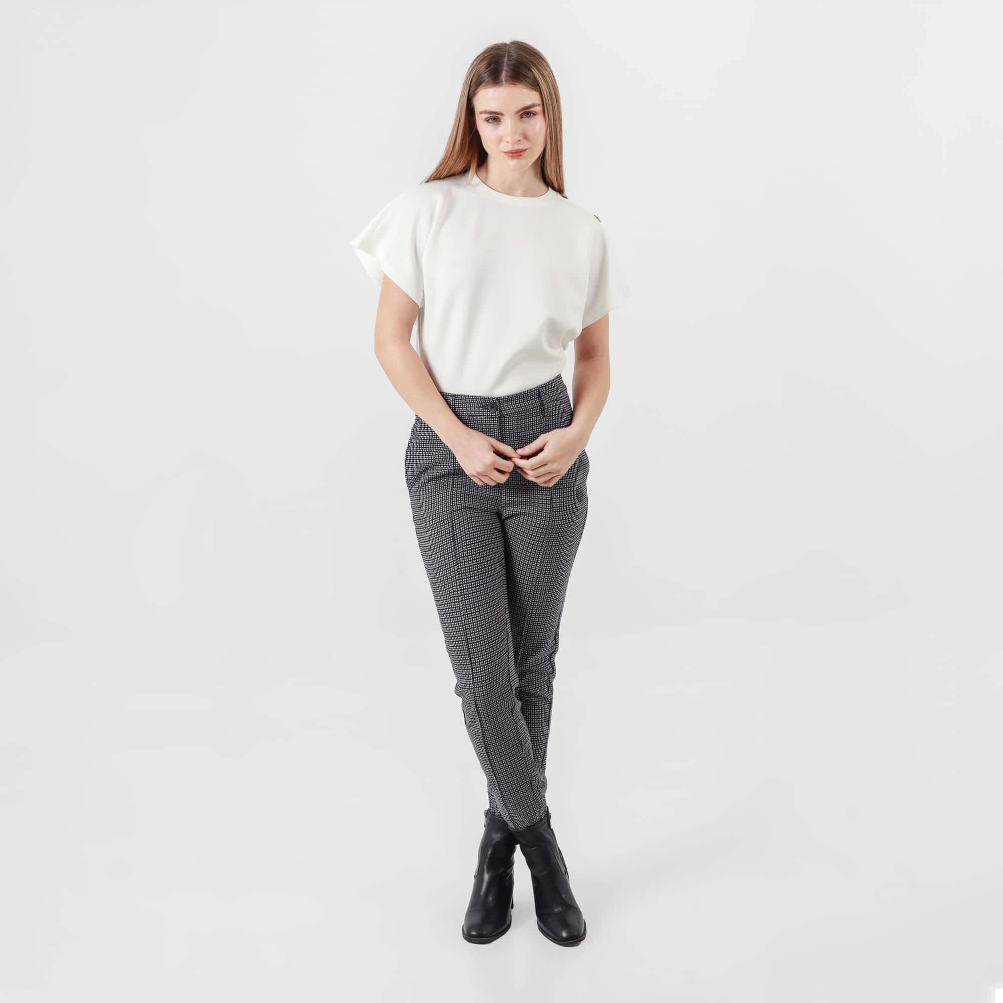 Pantalón estampado gallineto ajustado bota skinny