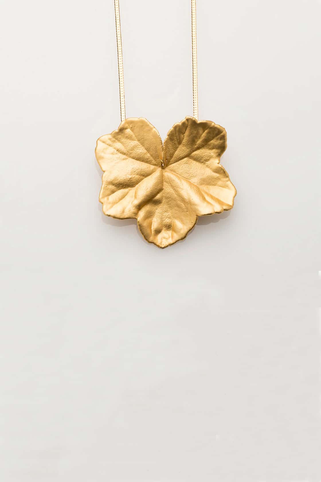 GERANIUM NECKLACE