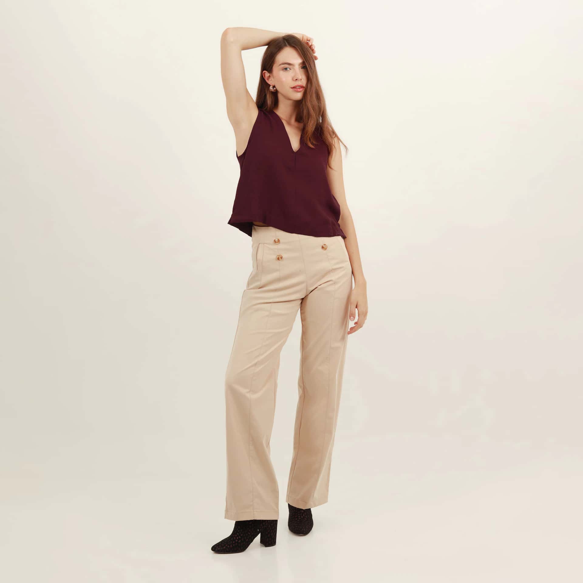 Blusa cuello en v manga sisa con bordado
