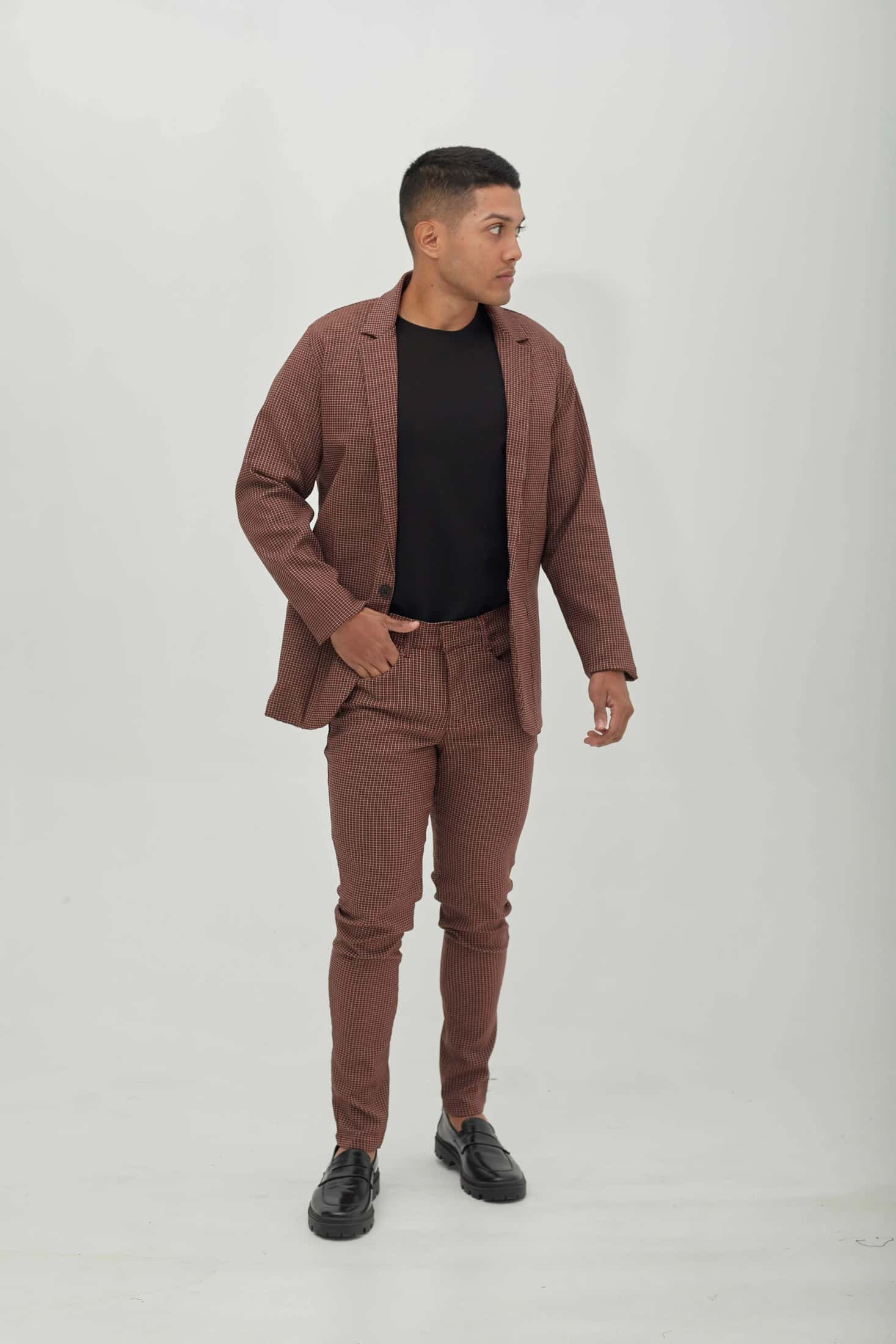 Traje Clásico Essential Vinotinto