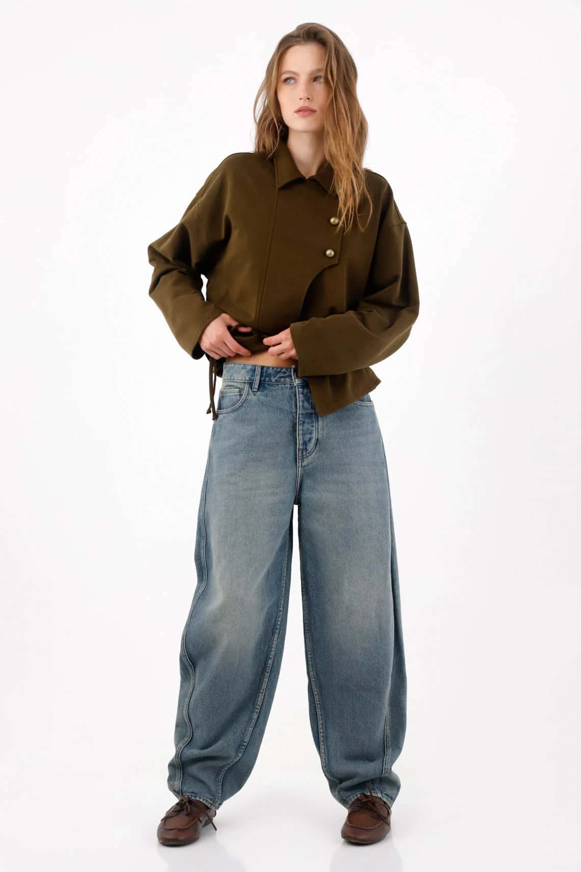 Jean wide leg con costuras curvas en algodón azul para mujer
