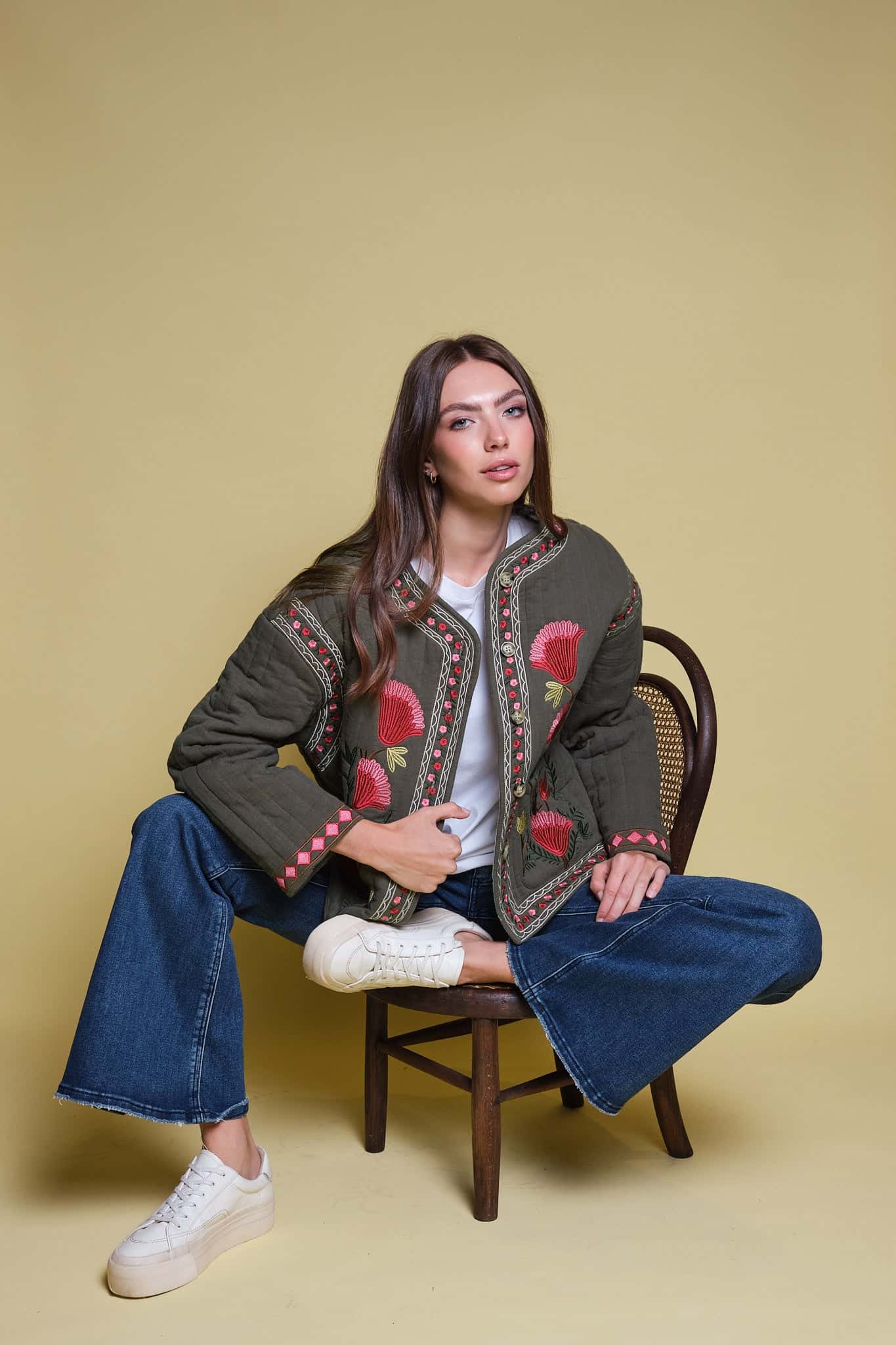 CHAQUETA VERDE ACOLCHADA  BORDADO FLORAL STATEMENT