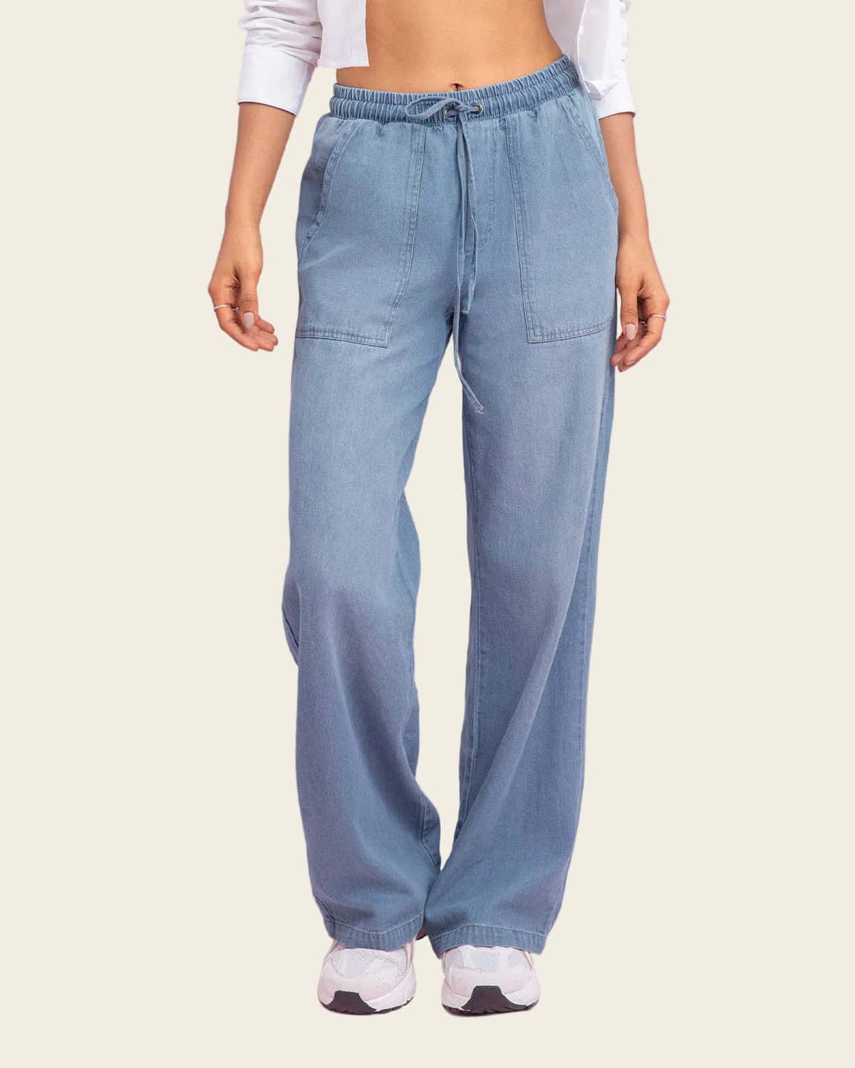 Pantalon bota recta en denim liviano