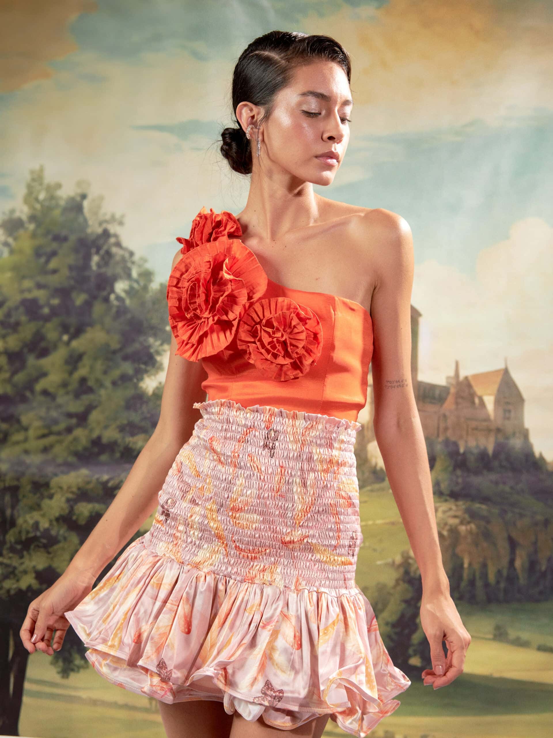 Falda Teffy Encauchada Multiplumas Camel - miniatura 5