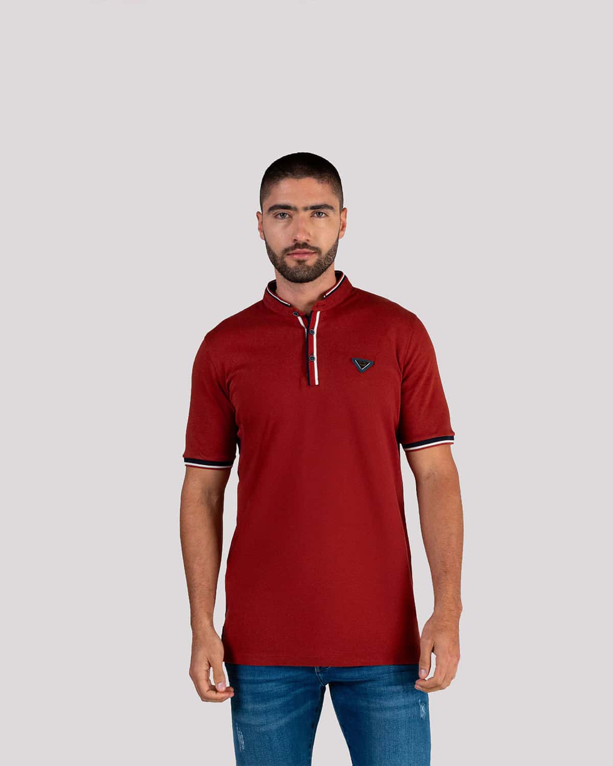 Polo terracota cuello neru para hombre