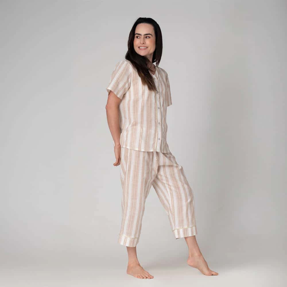 Conjunto Pijama Capri Rayas Caramelo Dorado.