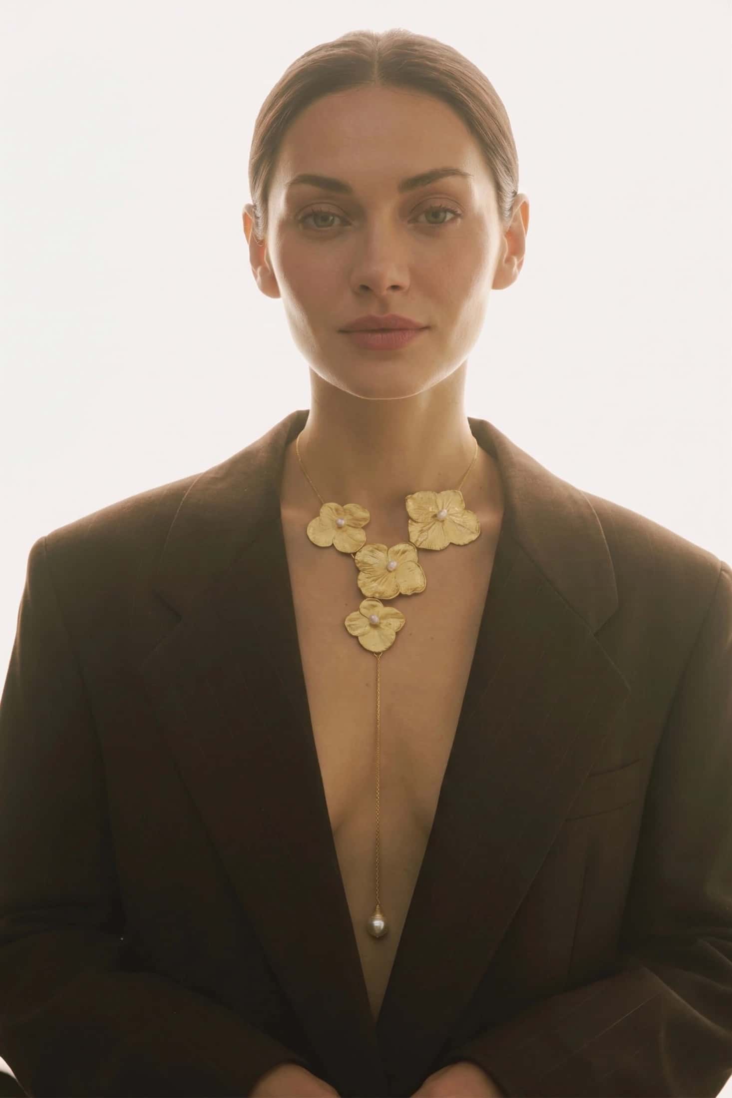 COLLAR HORTENSIAS Y PERLAS