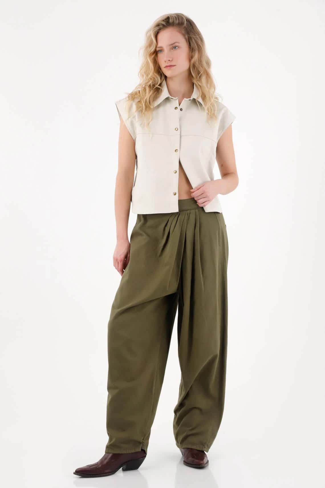Pantalón en drill liviano verde para mujer