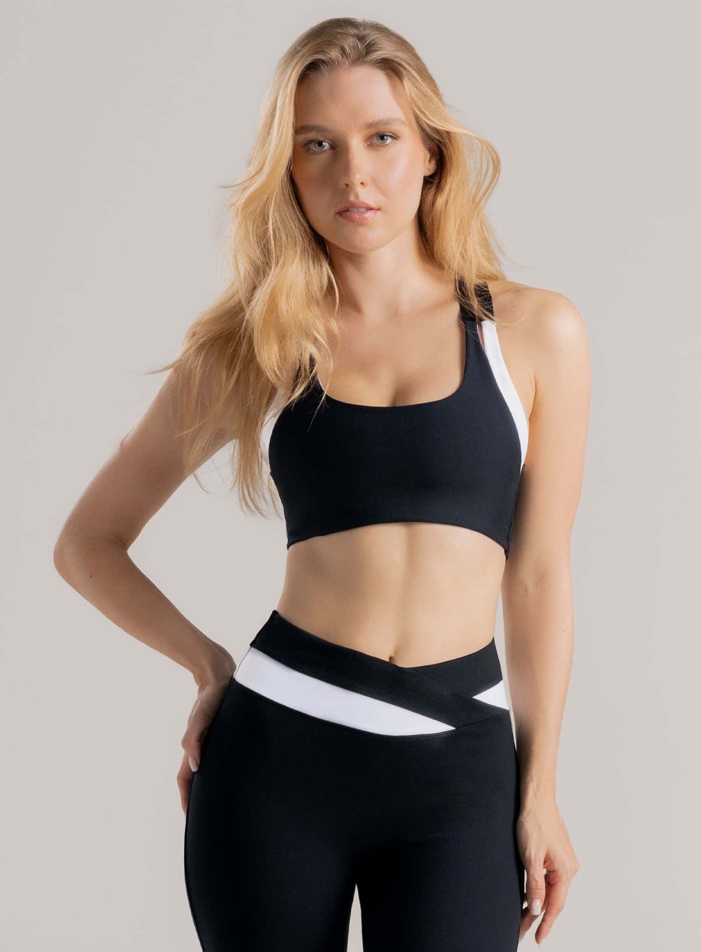 TOP DEPORTIVO ALURE EN TELA SUPPLEX