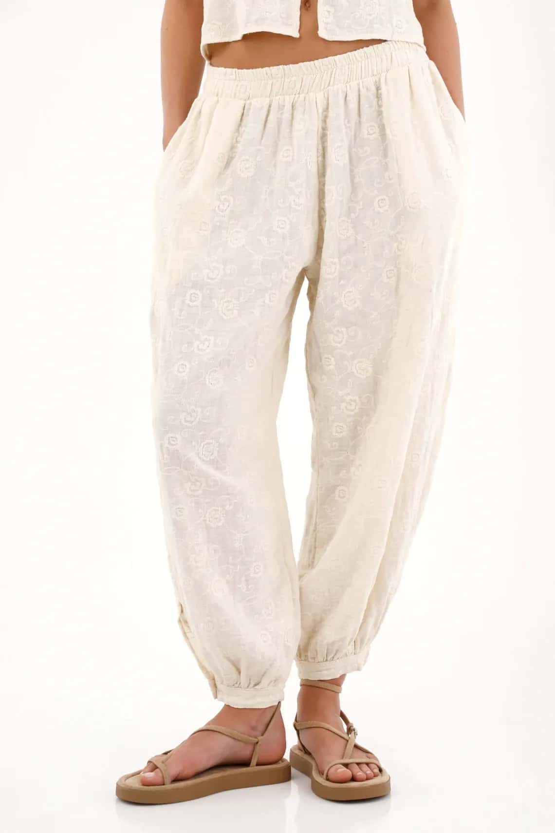 Pantalón Jogger con detalles florales crudo para mujer