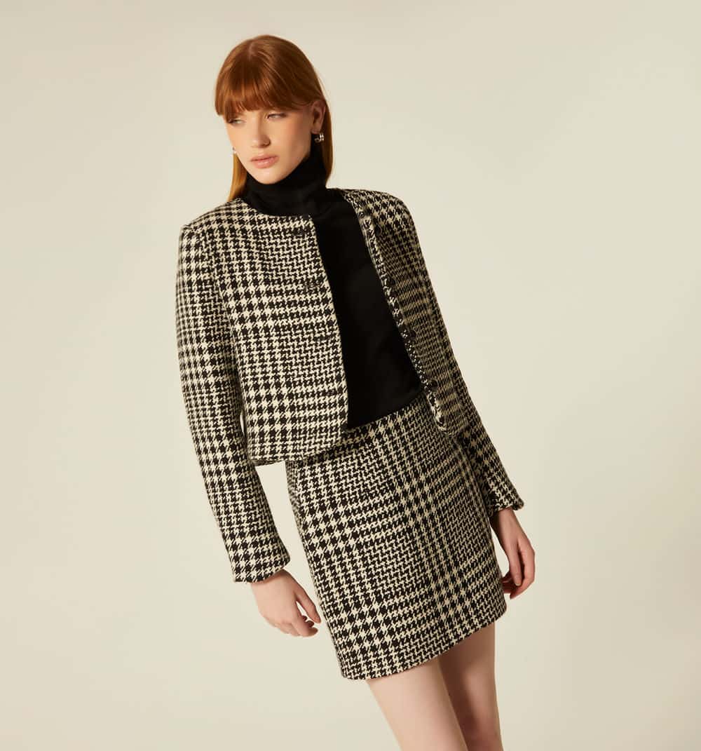 Chaqueta corta  cuello redondo