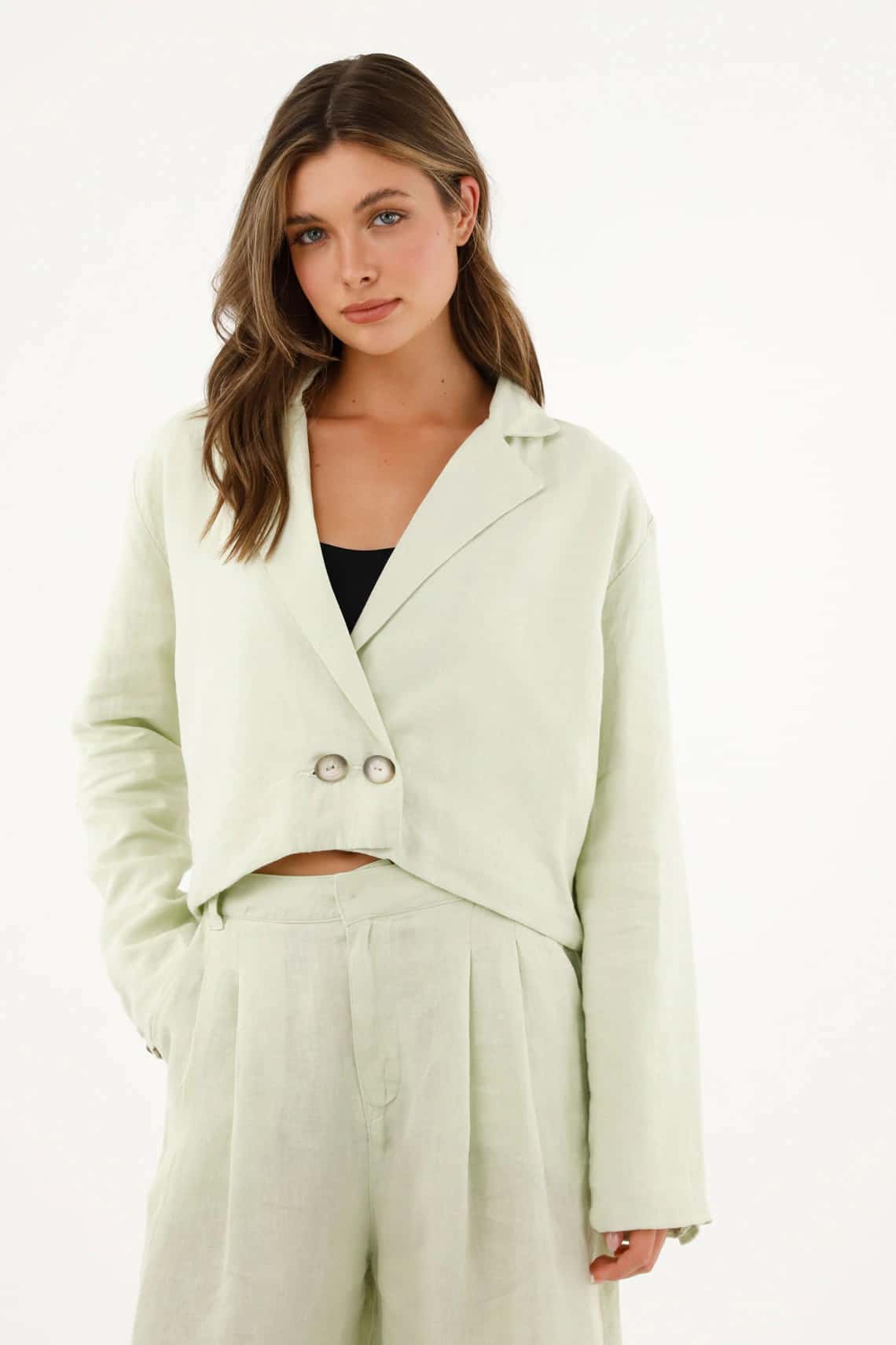 Chaqueta corta tipo blazer para mujer