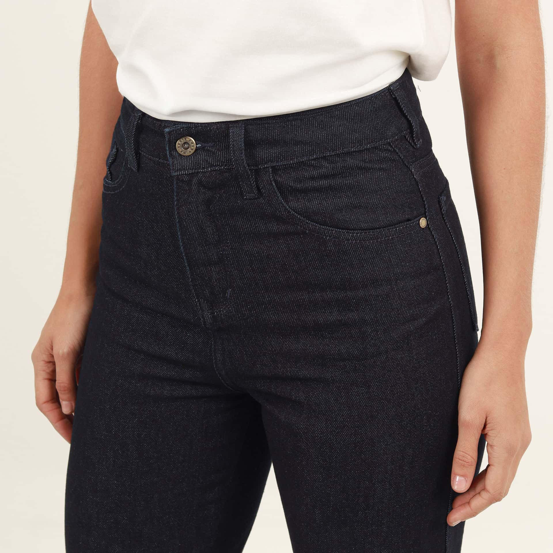 Jean Mom Tiro Super Alto Bota Flare - miniatura 2