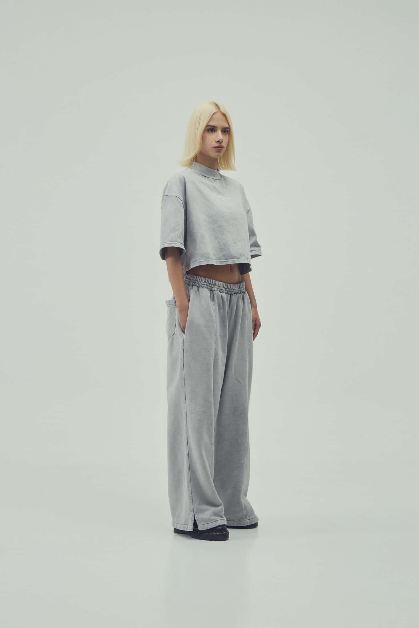 CAMISETA  CROPPED - GRIS - miniatura 2