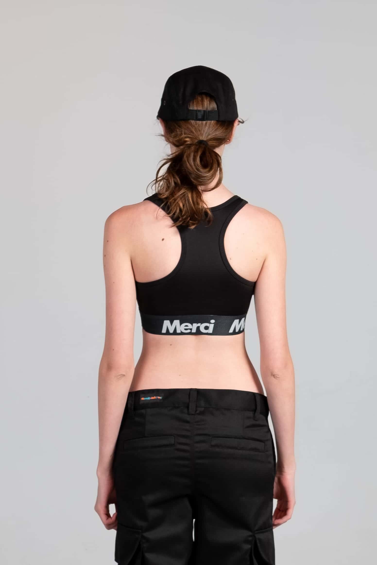 Top deportivo negro - miniatura 5
