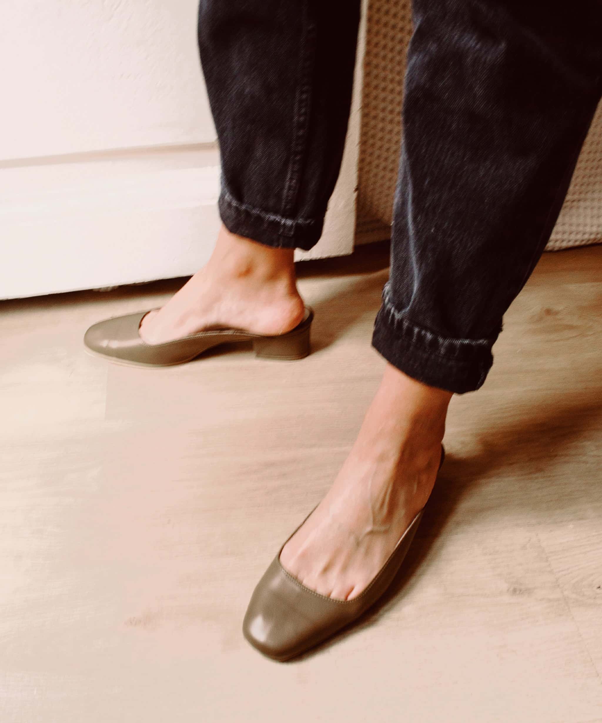 Classic Mule Sandals - Taupé