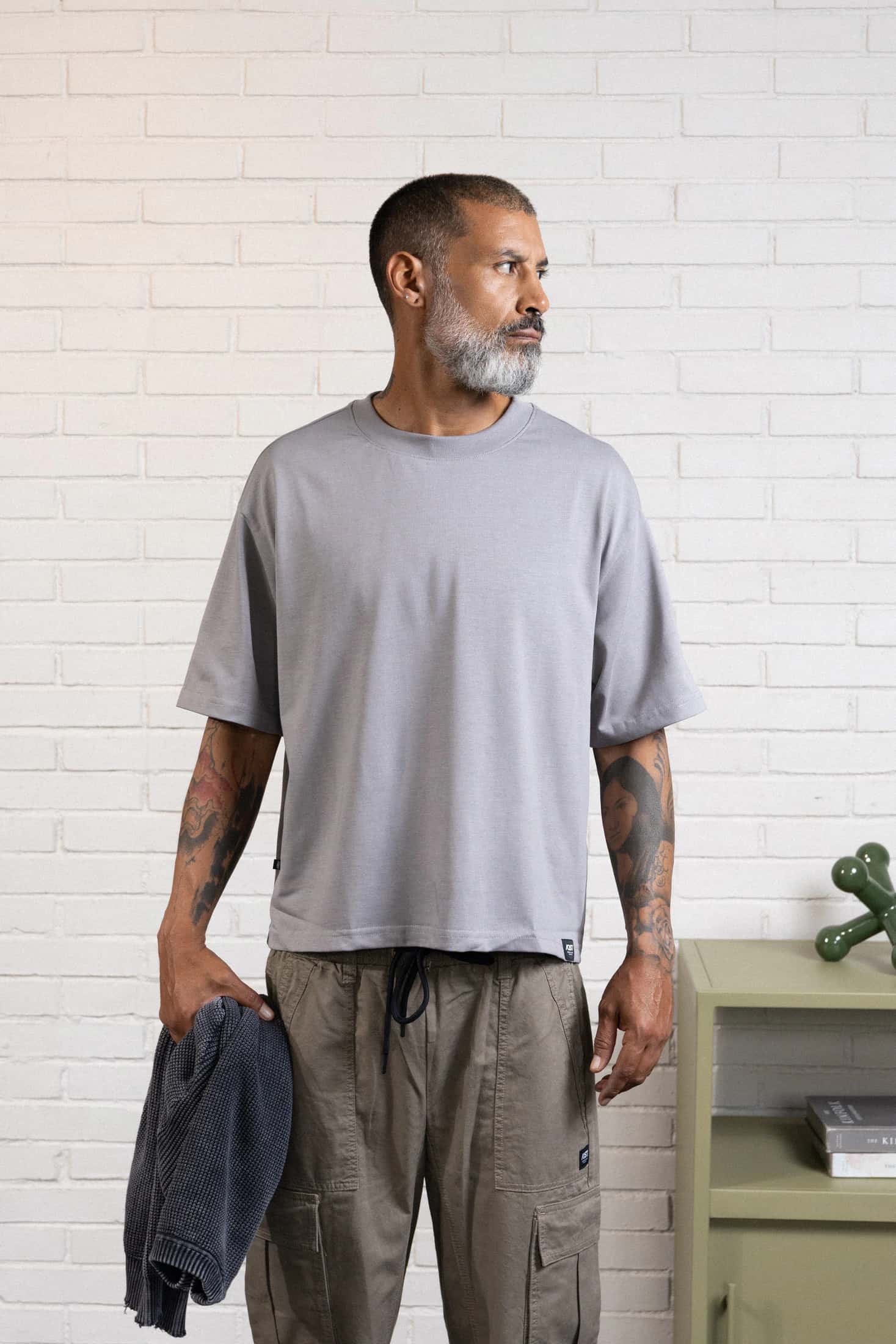 CAMISETA MANGA CORTA COLOR GRIS AVE
