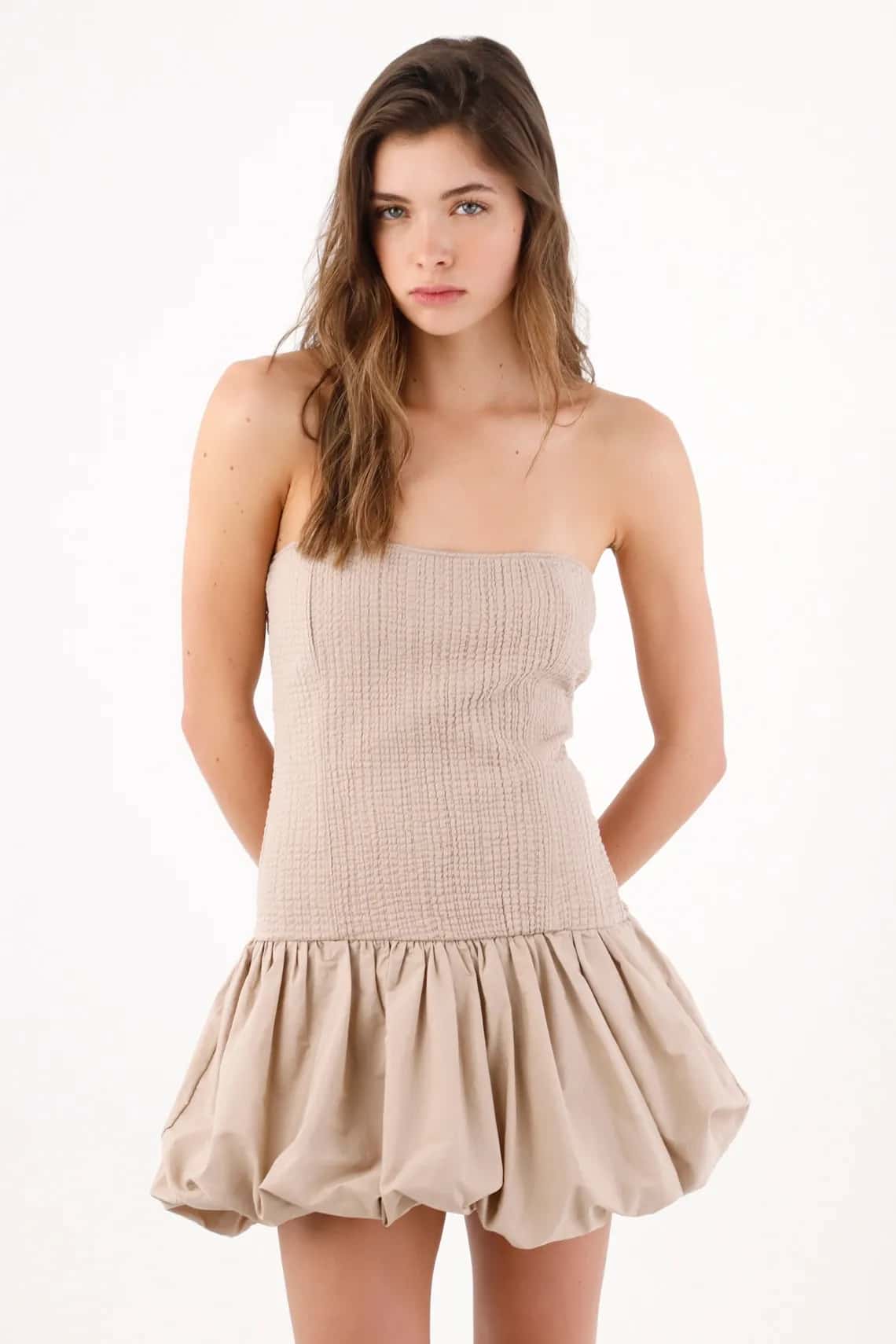 Vestido mini strapless con falda globo en algodón beige para mujer