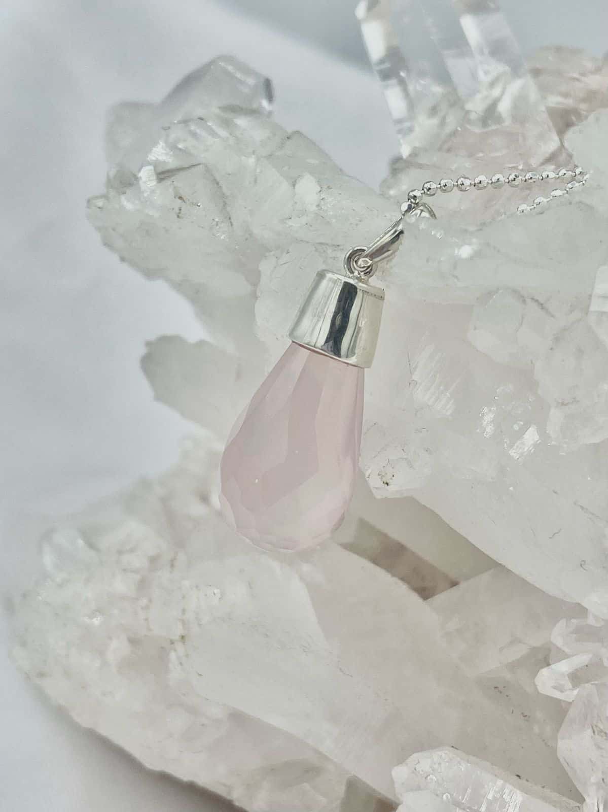 Dije Cuarzo Rosa Gota con movimiento