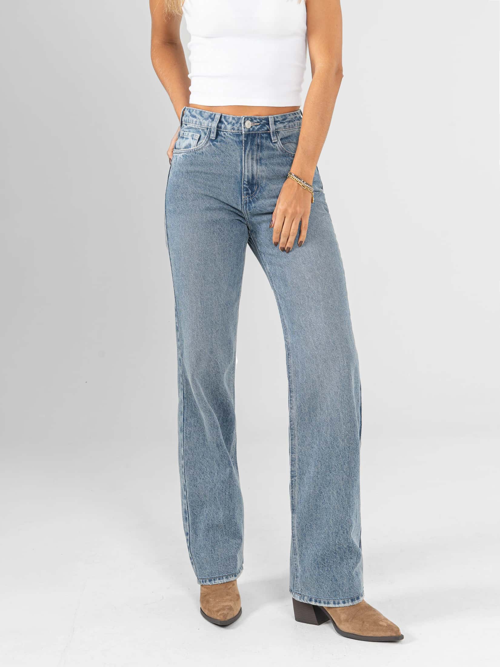 Ref: 066364 Jean straight leg, rígido, tiro medio, tono azul medio claro