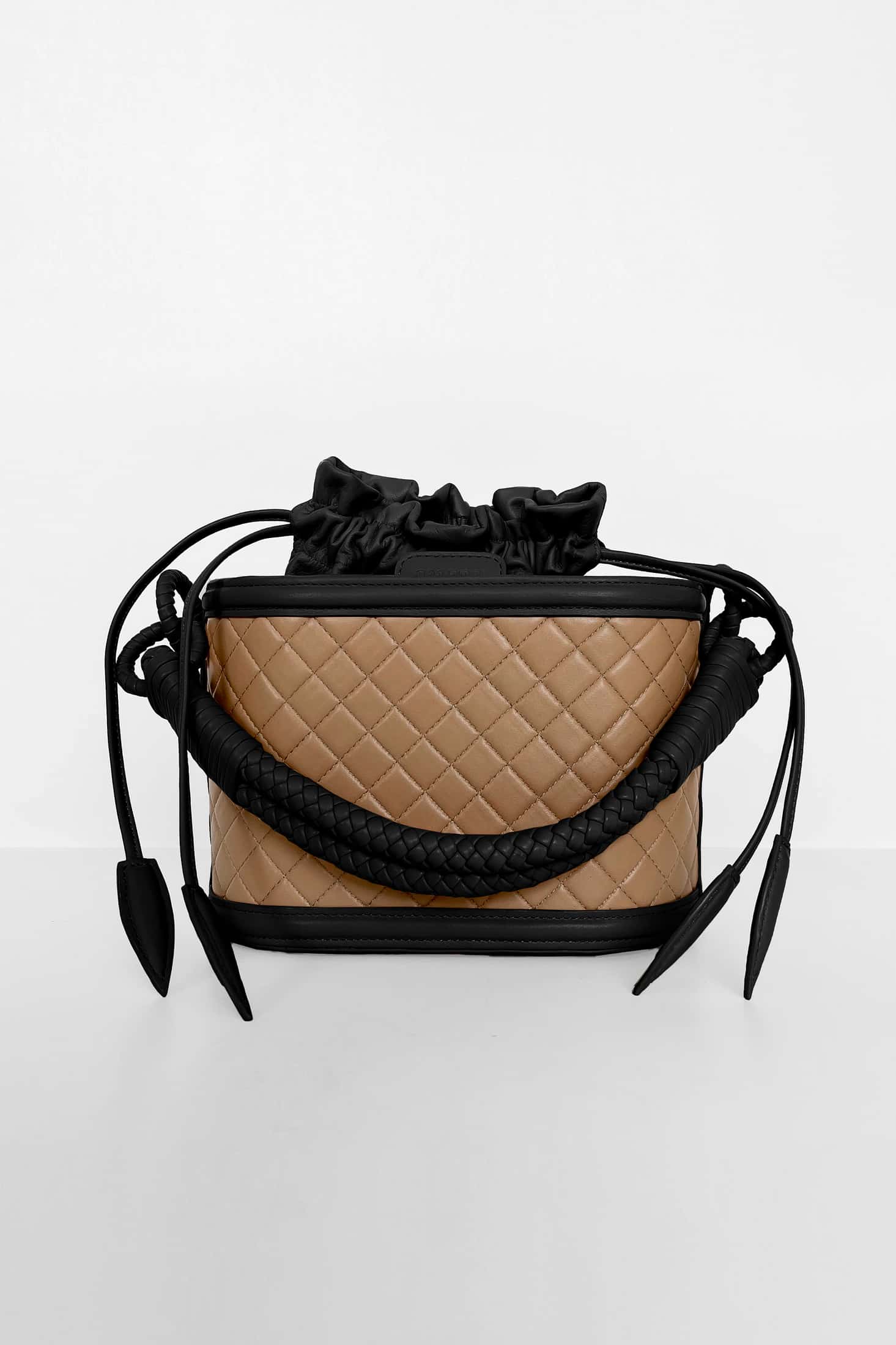Basket Bucket, Cappuccino & Black