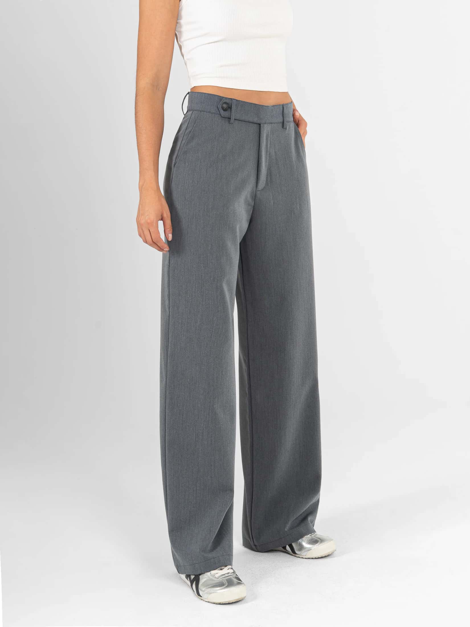 Ref: 0620568 Pantalón straight leg, tejido plano liviano, stretch, tiro alto, detalle en pretina, tono gris - miniatura 3