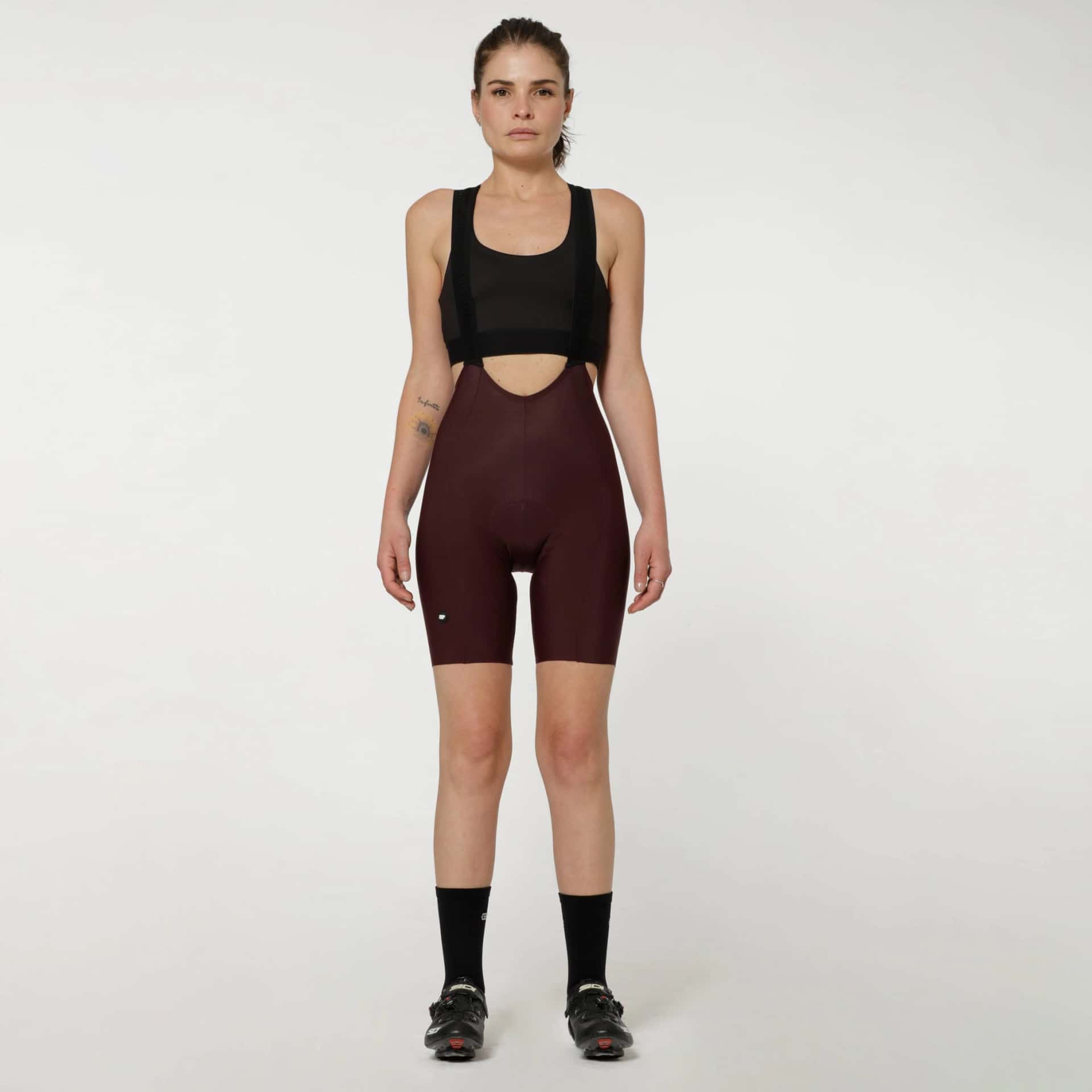 Pantaloneta Venge Vinous Femenina Con Cortes