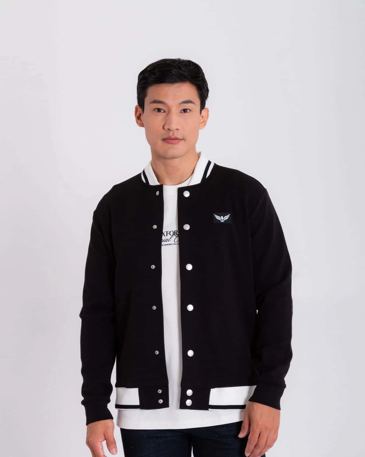 Chaqueta negra beisbolera para hombre