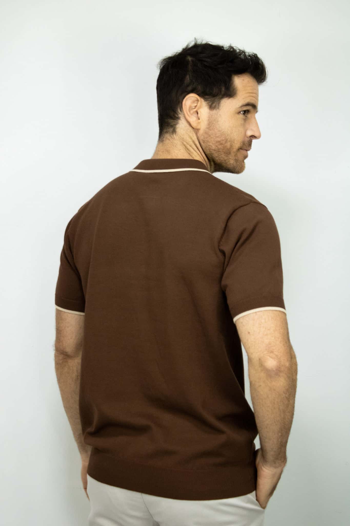 POLO TEJIDA CON CIERRE CAFE PARA HOMBRE - miniatura 3