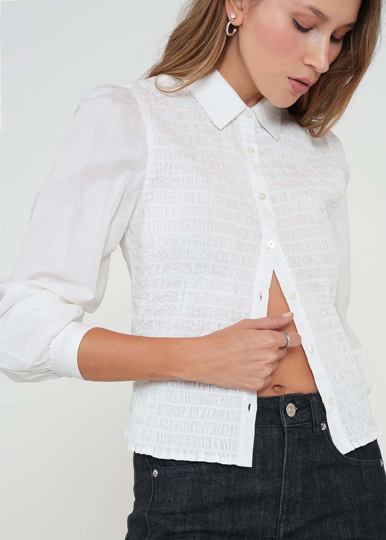 Camisa con textura ajustada