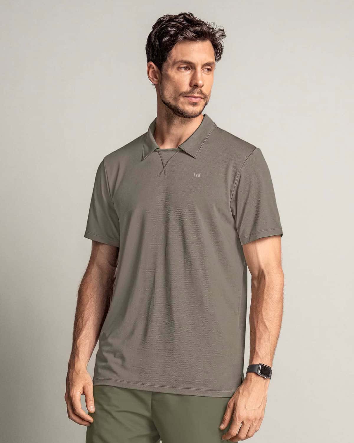 Camiseta deportiva transpirable con cuello tipo polo