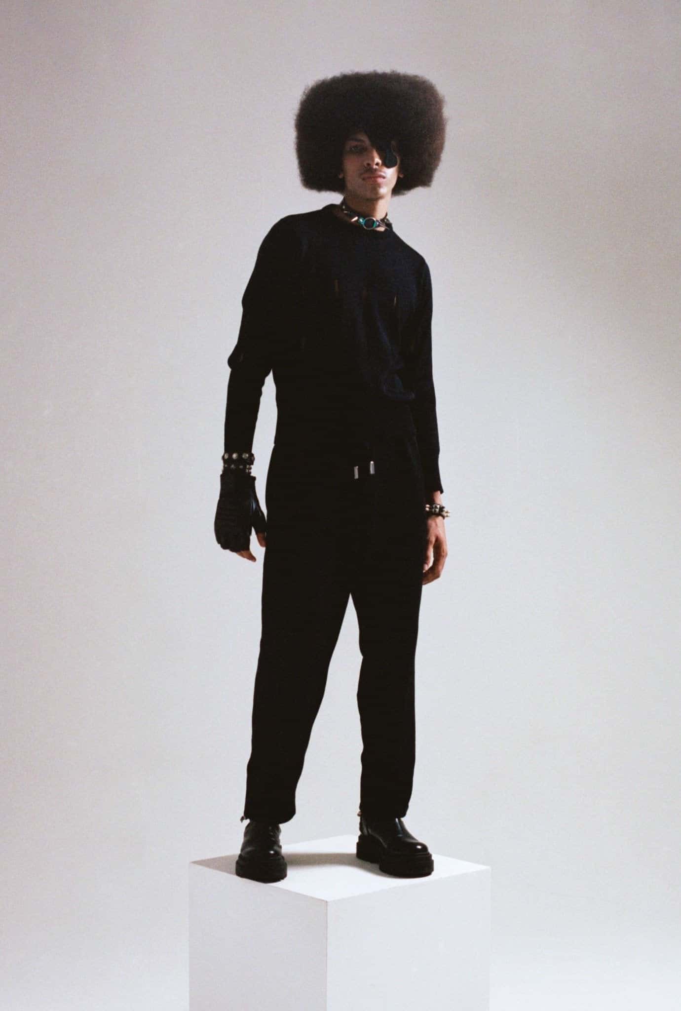 Pantalón Negro // Pétalos de la Curuba