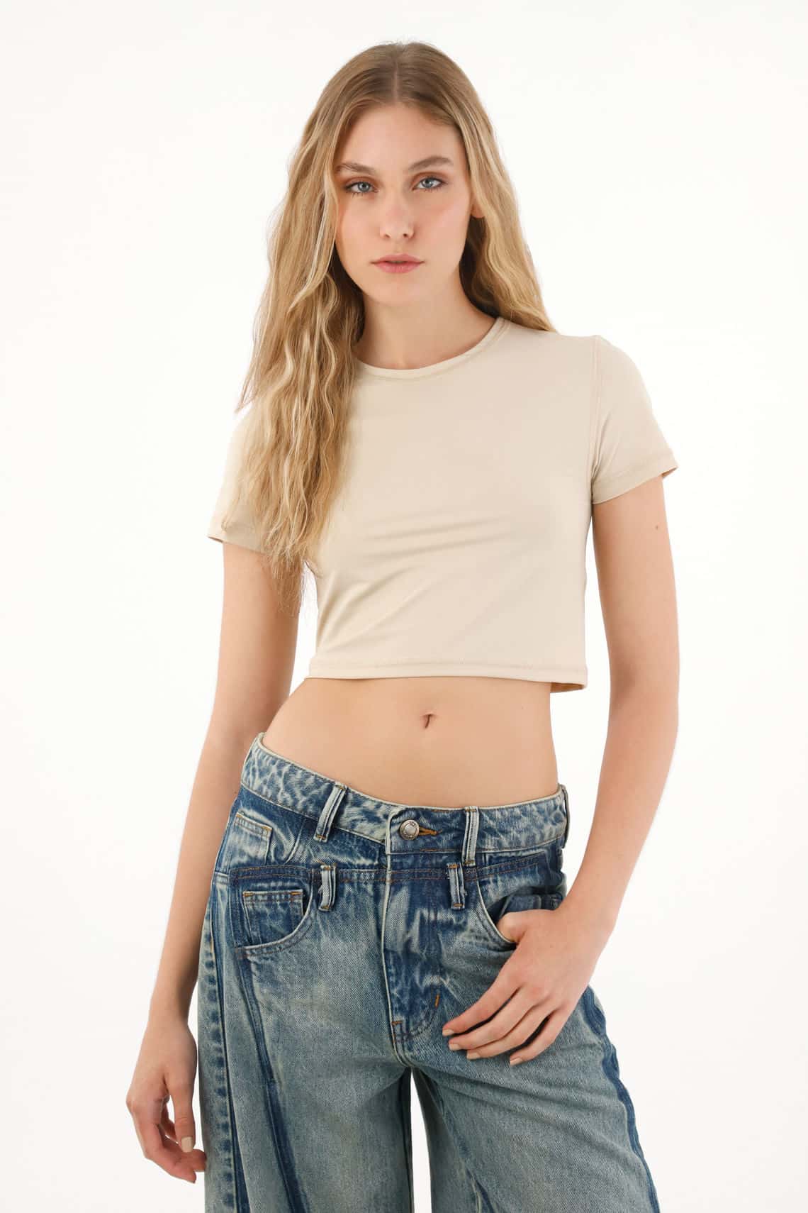 Camiseta ajustada tipo crop crudo para mujer