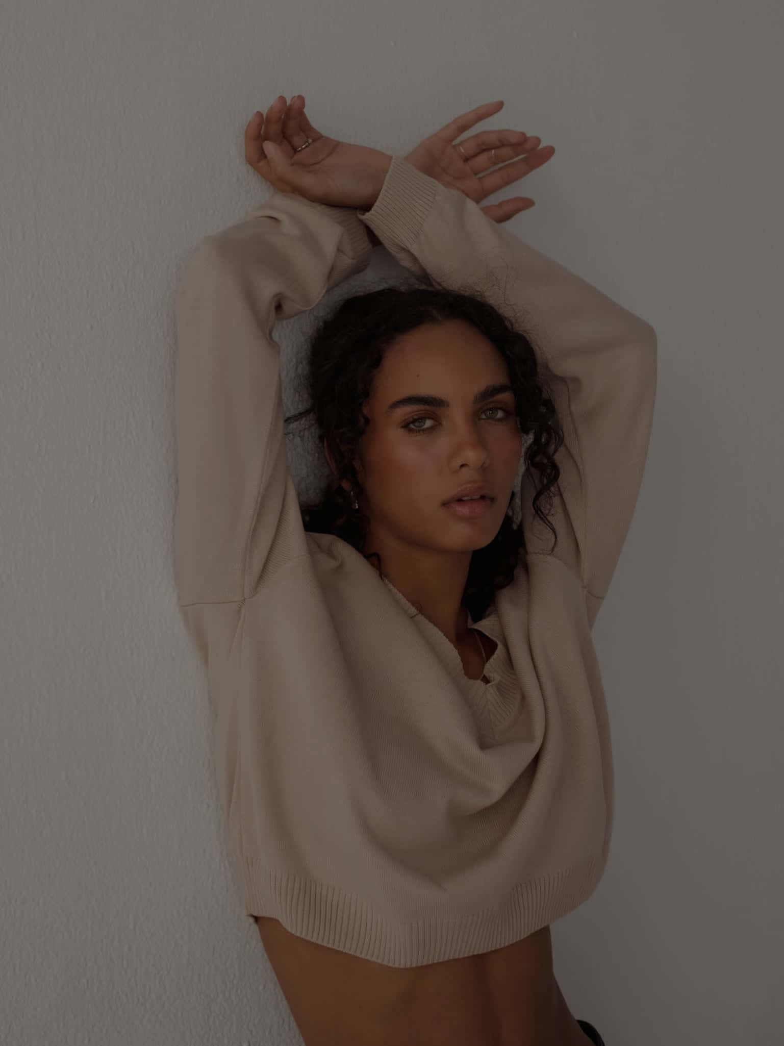 ONE HALF V-NECK KNIT SWEATER - NATURAL COTTON