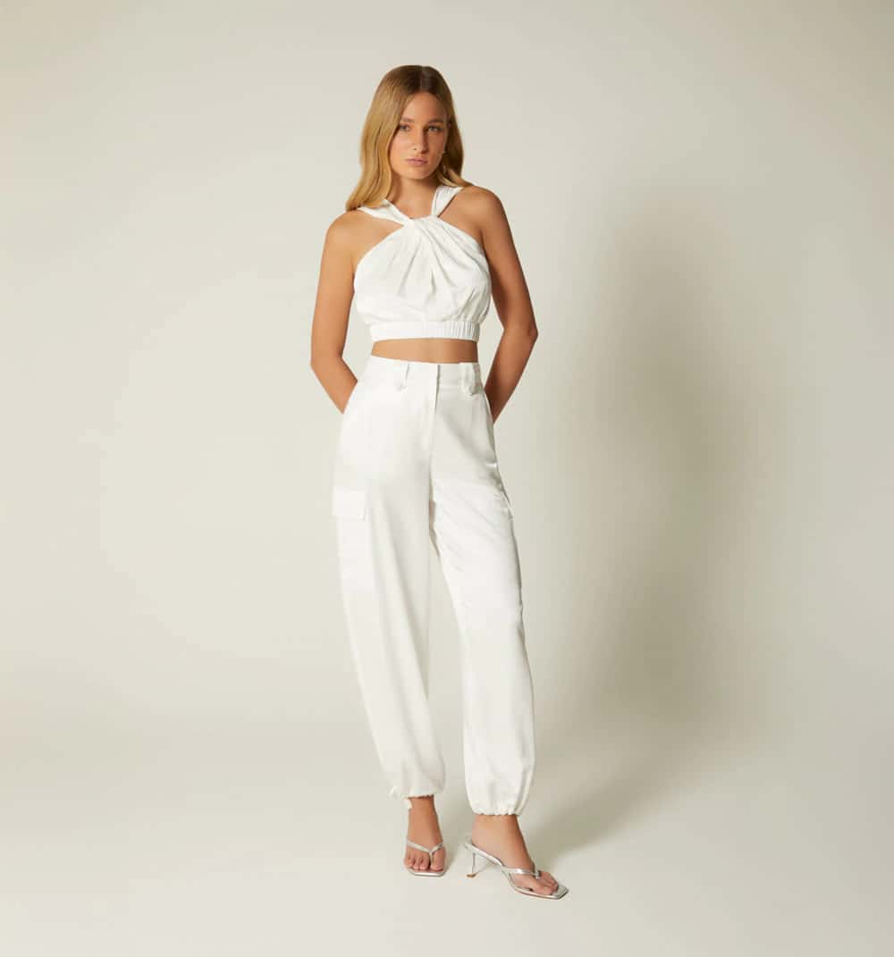 Crop top con escote cruzado