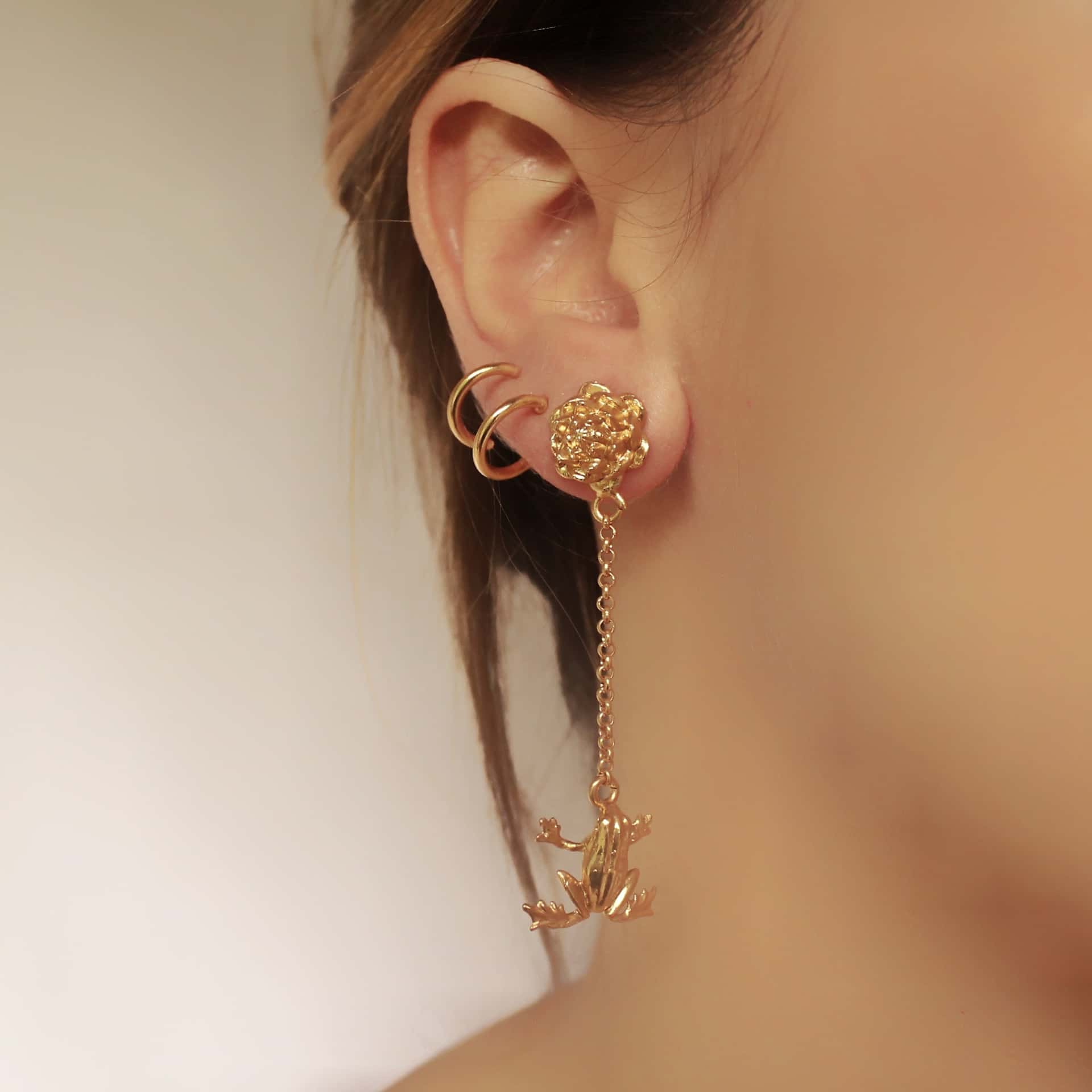 Aretes largos con flor de loto y rana pequeña - miniatura 2